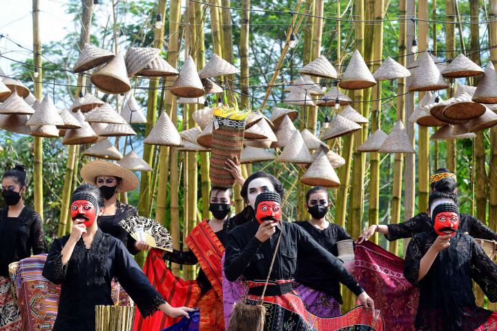Pagelaran Wastra dan Budaya Sambut Hari Kartini