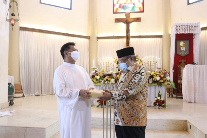 Sambangi Gereja Katedral Makassar, Ketum PBNU Gaungkan Kerukunan