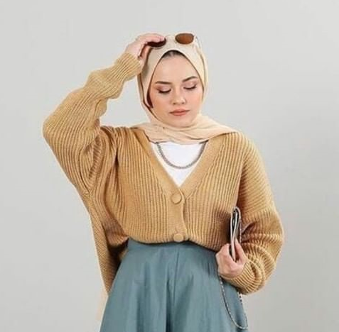 Earthy tone berarti kumpulan warna-warna bumi seperti cokelat, hijau tua, putih, hitam atau oranye. ( Foto: Dok. Instagram/@ask_a_stylist)