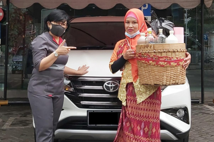 Berkat Insentif PPnBM, Tukang Jamu Ini Beli SUV Baru