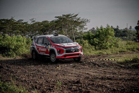 Bermodal MPV, Rifat Sungkar Melibas Tanjung Lesung