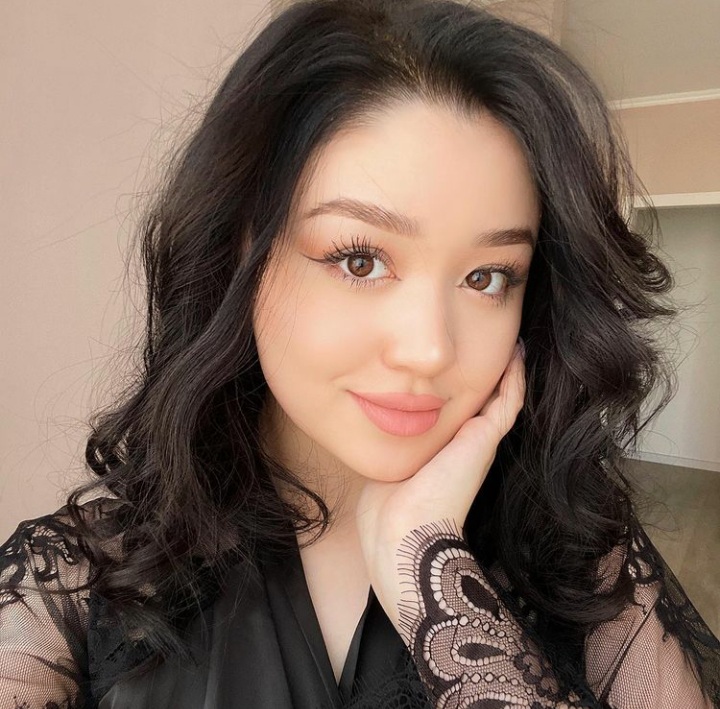 Dayana Posting Foto <i>Gemes</i>, Netizen: <i>Ikan Hiu Makan Tomat Karier Lu Tamat</i>