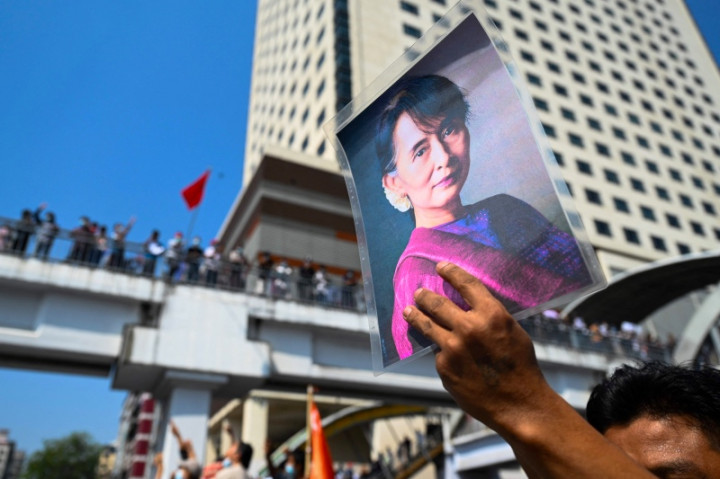 Pedemo Rayakan Tahun Baru Myanmar dengan Protes Diam