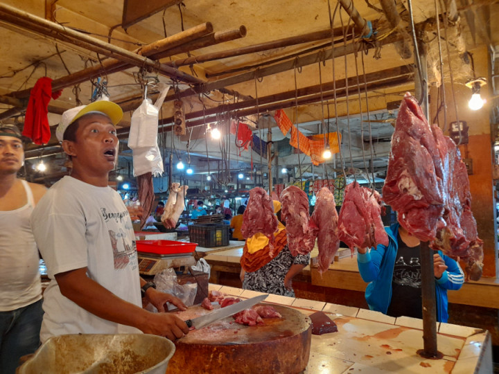 Penjualan Daging di Pasar Serpong Meningkat