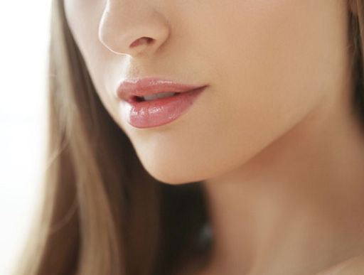 5 Cara Mudah dan Cepat Merawat Bibir