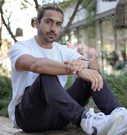 Pria! Begini Cara Mix and Match Outfit Monokrom