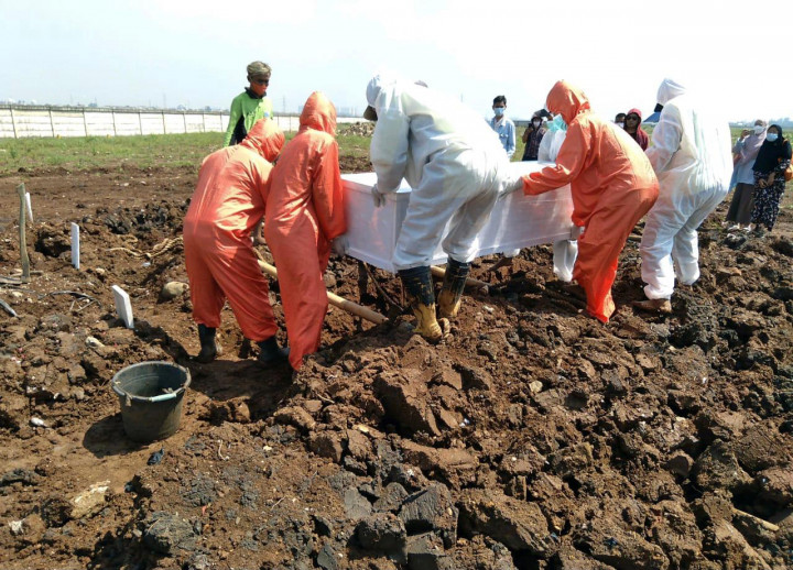 64 Petak Makam Khusus Covid-19 di TPU Rorotan Telah Terisi