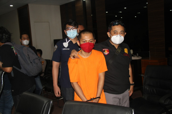 Tekor Main Trading, Karyawan Toko Curi 14 iPhone