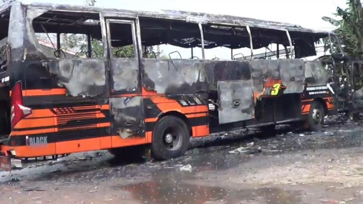 Diduga Korsleting, Bus Pariwisata Terbakar di Mangga Dua