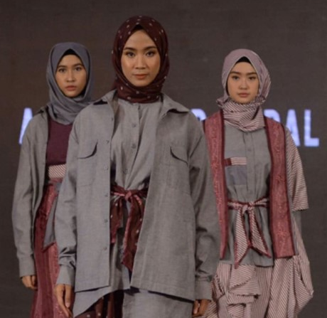 Busana karya Alben Ayub Andal di Muslim Fashion Festival (MUFFEST) 2021, Surabaya. (Foto: Dok. Modest.id)