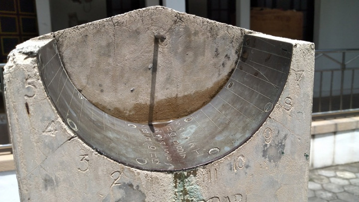 Penunjuk Waktu Salat, Jam Matahari Bencet di Bantul