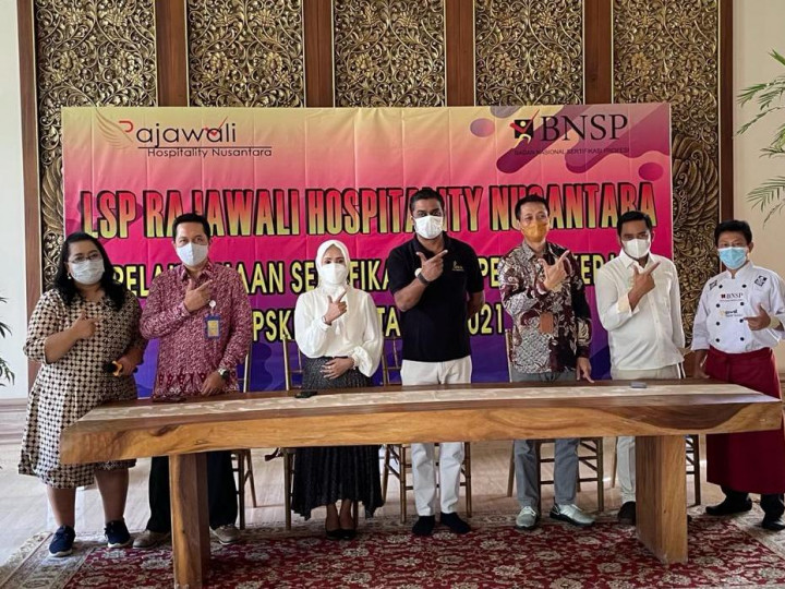 SDM Perhotelan dan Restoran Sekitar Candi Borobudur Disertifikasi