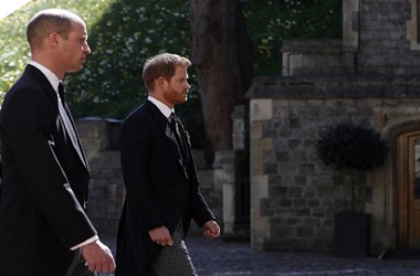 William dan Harry Duduk Berseberangan di Pemakaman Pangeran Philip
