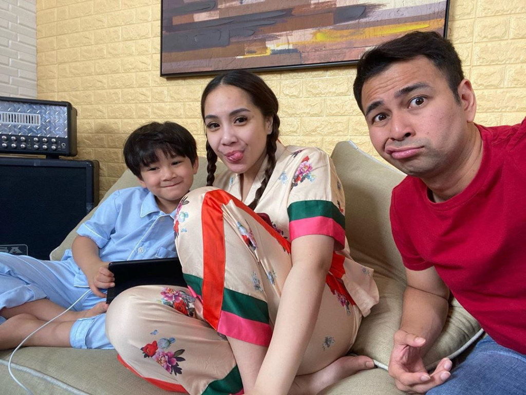 Raffi Ahmad bersama Nagita dan Rafathar (Foto: instagram)