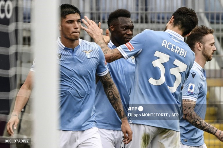 Para pemain Lazio merayakan kemenangan mereka (AFP/Filippo Monteforte)