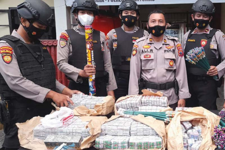 Ribuan Petasan di Pasar Ajibarang Banyumas Disita Polisi