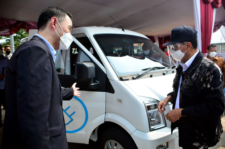 Menhub Minta DFSK Produksi Mobil Listrik Terbarunya Di Indonesia