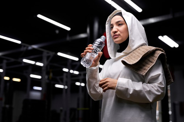 Efek Samping Terlalu Banyak Minum saat Sahur