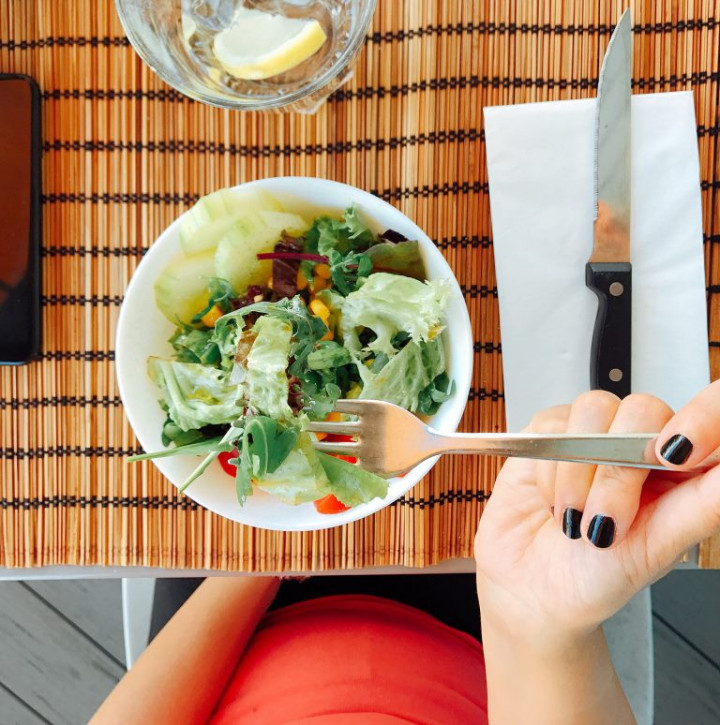 Apakah Mengonsumsi Salad Bisa Membantumu Menurunkan Berat Badan?