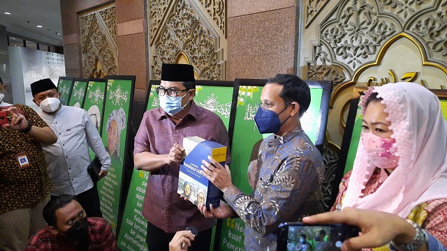 Hendak Revisi Kamus Sejarah RI, Nadiem Dibekali Ensiklopedia NU