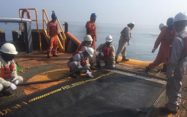 Pipa Bawah Laut Pertamina Bocor, Minyak Berceceran hingga Karawang