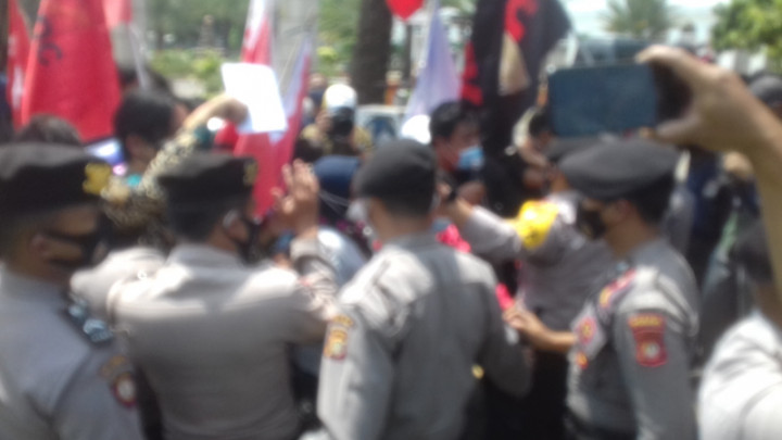 Demo Antikekerasan di Myanmar Dekat Gedung ASEAN Didorong Mundur