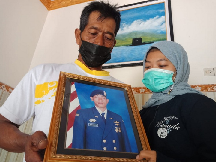Keluarga Kru KRI Nanggala-402 di Jombang Berharap Pencarian Berhasil
