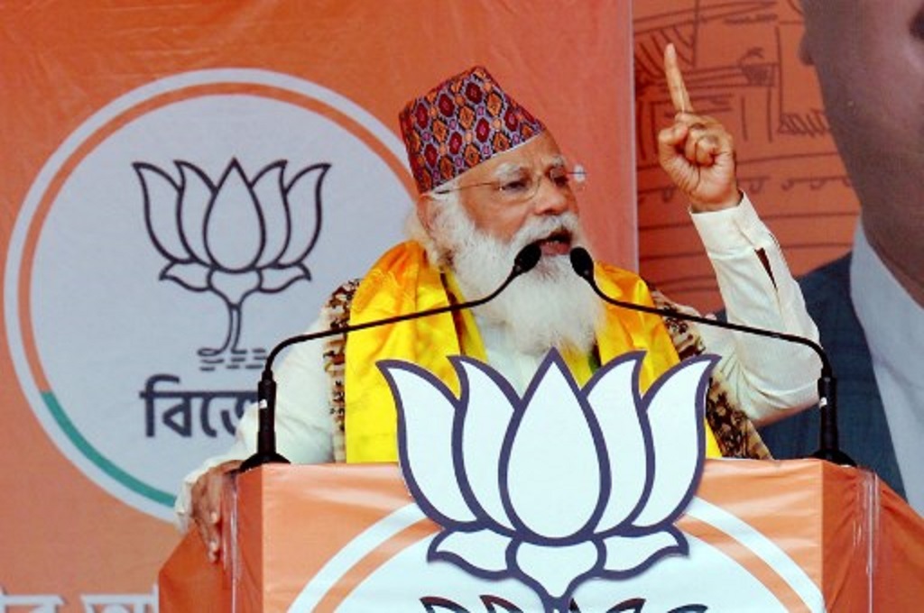 PM India Narendra Modi saat berbicara di Siliguri pada 10 April 2021. (Diptendu DUTTA / AFP)