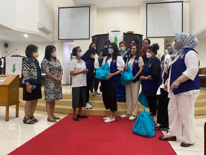 Peringati Hari Kartini, Garnita Berbagi Kasih