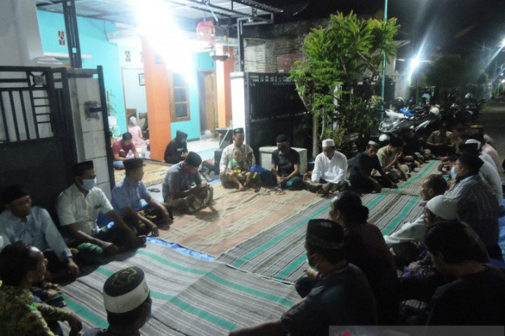 Keluarga Serda Pandu di Banyuwangi Gelar Doa dan Tahlil