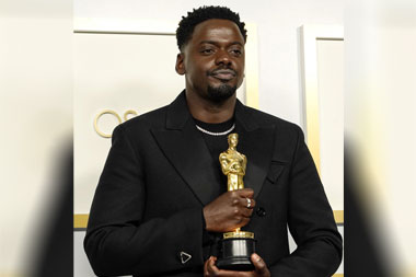 Daniel Kaluuya Raih Aktor Pendukung Terbaik di Piala Oscar