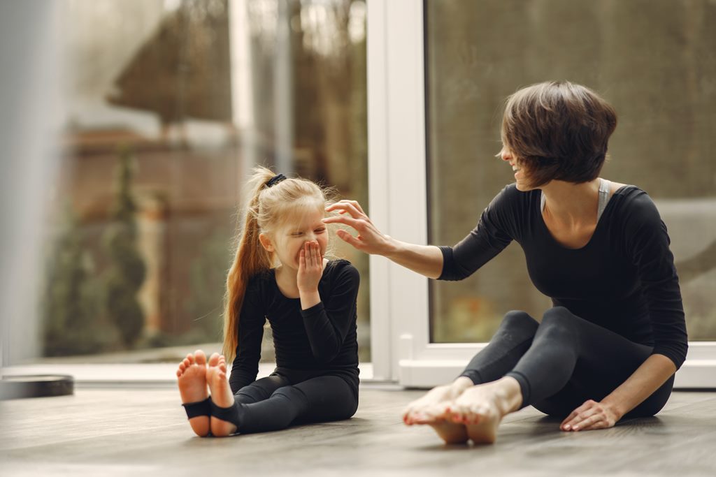 Olahraga di rumah menjadi perilaku baru yang disarankan pada masa pandem ini. (Foto: Pexels)