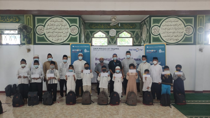 Metro TV Berbagi Kebahagiaan dengan Anak Yatim Masjid At Taqwa Pondok Pinang
