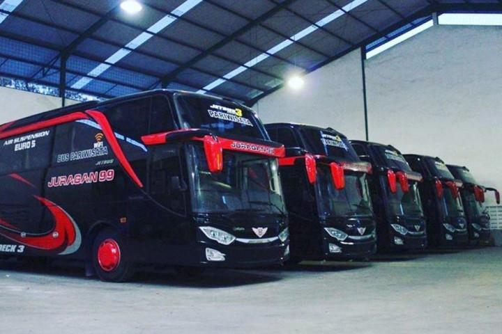 Wah, Crazy Rich Malang Kasih Bus Buat Rans Cilegon FC