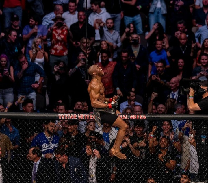 UFC261 Dihadiri 15 Ribu Penonton Tanpa Masker, Begini Awalnya