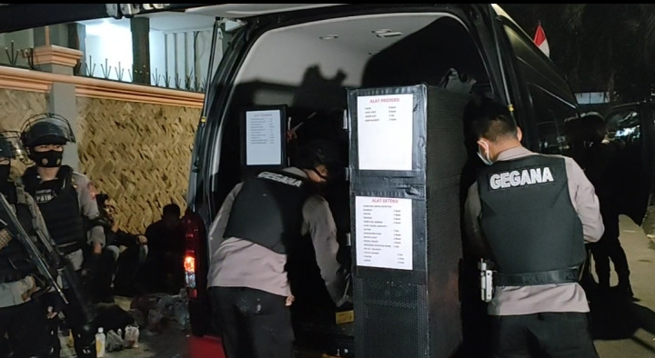 Tim Gegana Diterjunkan dalam Penggeledahan di Petamburan III