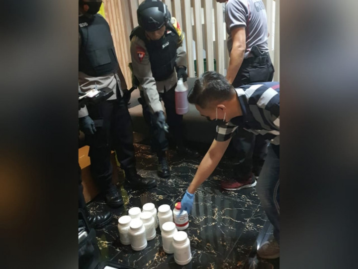 Petamburan Digeledah, Polisi Sita Bubuk Putih Mencurigakan