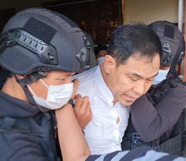 Tak Hanya Ditangkap, Barang-barang Milik Munarman Juga Disita Polisi