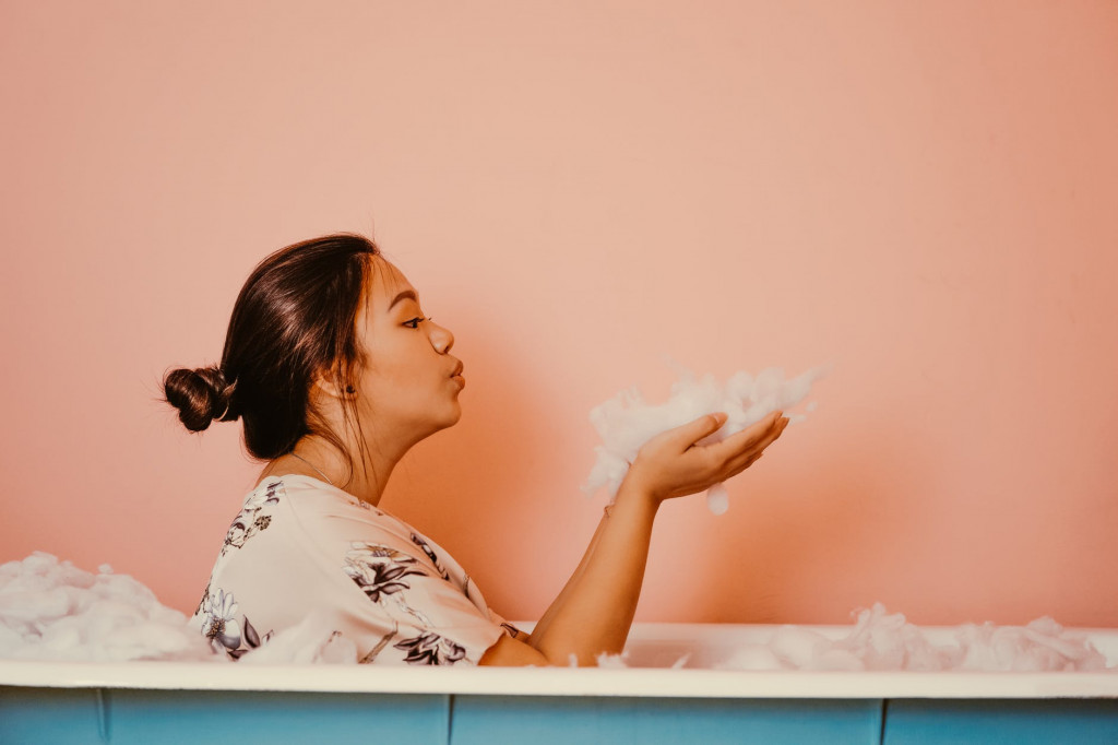 Banyak yang mengklaim bahwa makan lalu mandi bukanlah hal baik. Kira-kira kenapa ya orang menganggap demikian? (Ilustrasi/Pexels) 