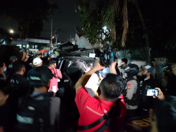 Barang Bukti dari Penggeledahan Eks Sekretariat FPI Dibawa Ke Mabes Polri