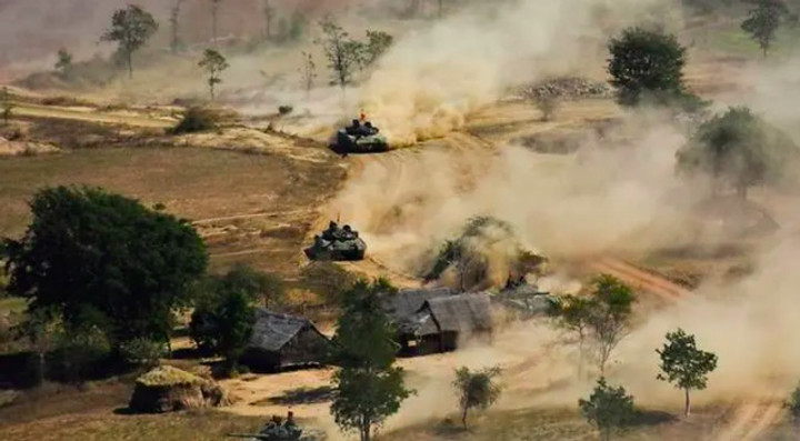 Dua Pangkalan Udara Myanmar Diserang Roket