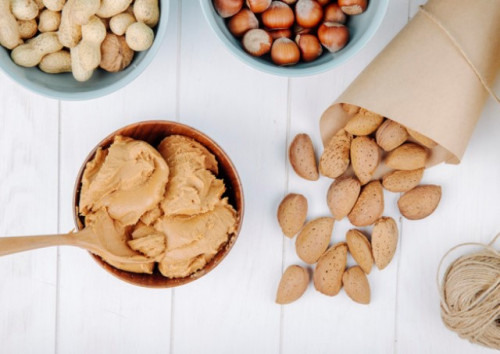 Mana yang lebih sehat, selai kacang atau selai almond? Ini kata ahli. (Foto: Ilustrasi/Freepik.com)