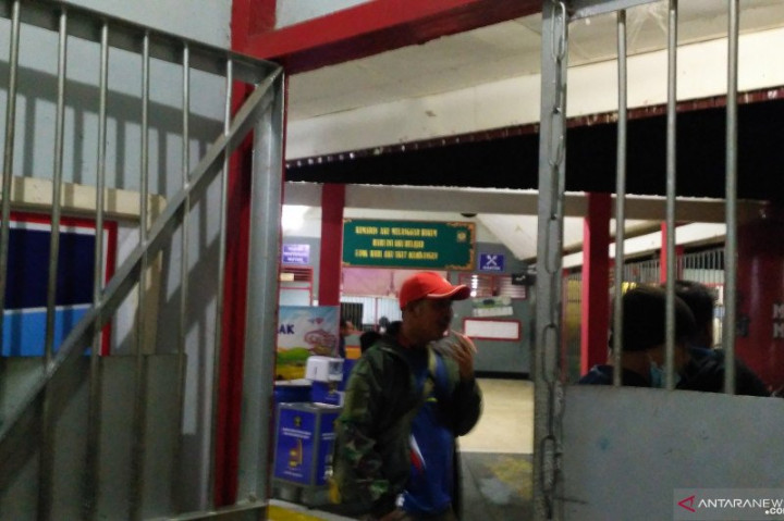 8 Tahanan Rutan Muaralabuh Kabur