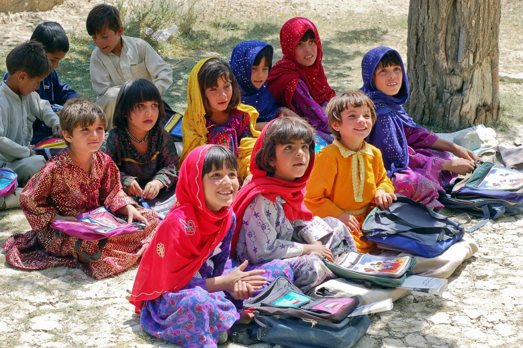 Ilustrasi anak-anak tengah belajar (Gambar oleh WikiImages dari Pixabay) 