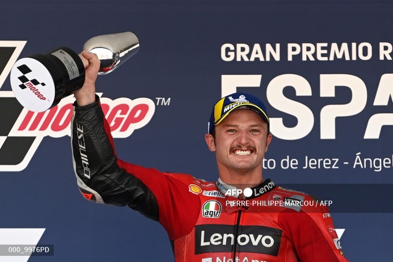 Pembalap Ducati, Jack Miler, menjadi juara di GP Spanyol (AFP/Pierre-Philippe Marcou)