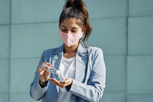 Menggunakan Hand Sanitizer, Langkah Kecil untuk Terhindar dari Covid-19