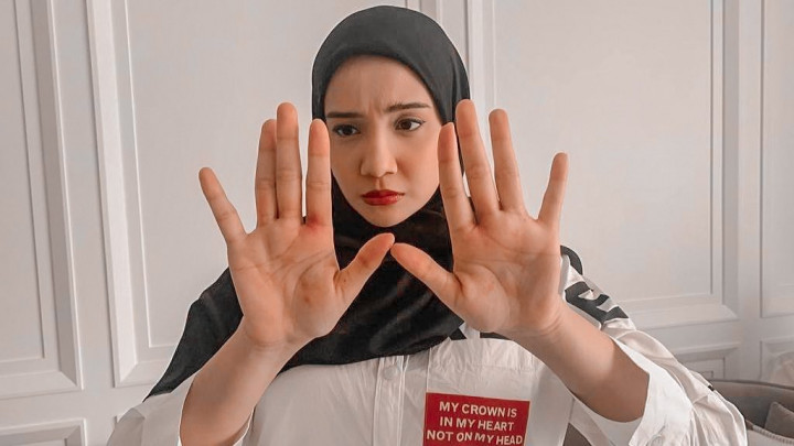 Tangan Zaskia Sungkar Terluka, Irwansyah Panik