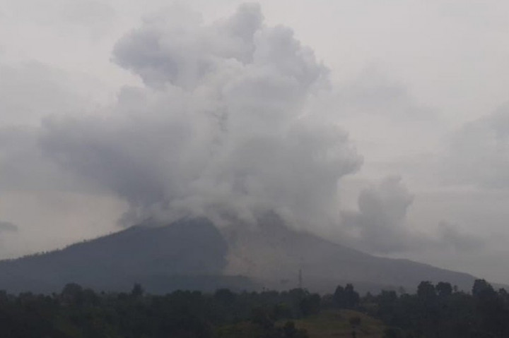 Luncuran Awan Panas Sinabung Teramati dengan Jarak 500 Meter