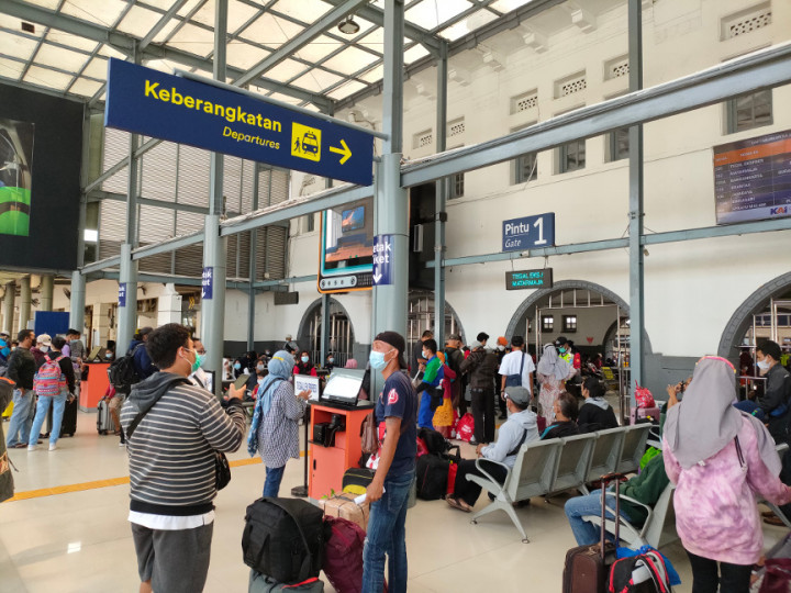 Lonjakan Penumpang KA Jarak Jauh Diprediksi Hingga Besok