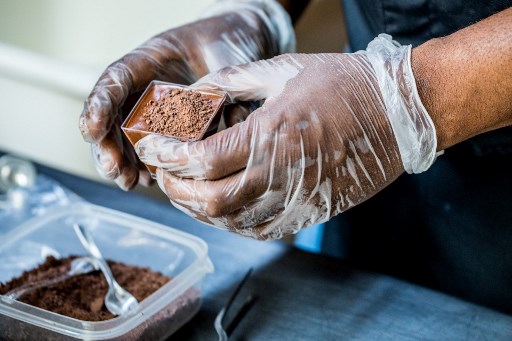 Mereguk Untung dari Berbisnis Cokelat Jelang Lebaran